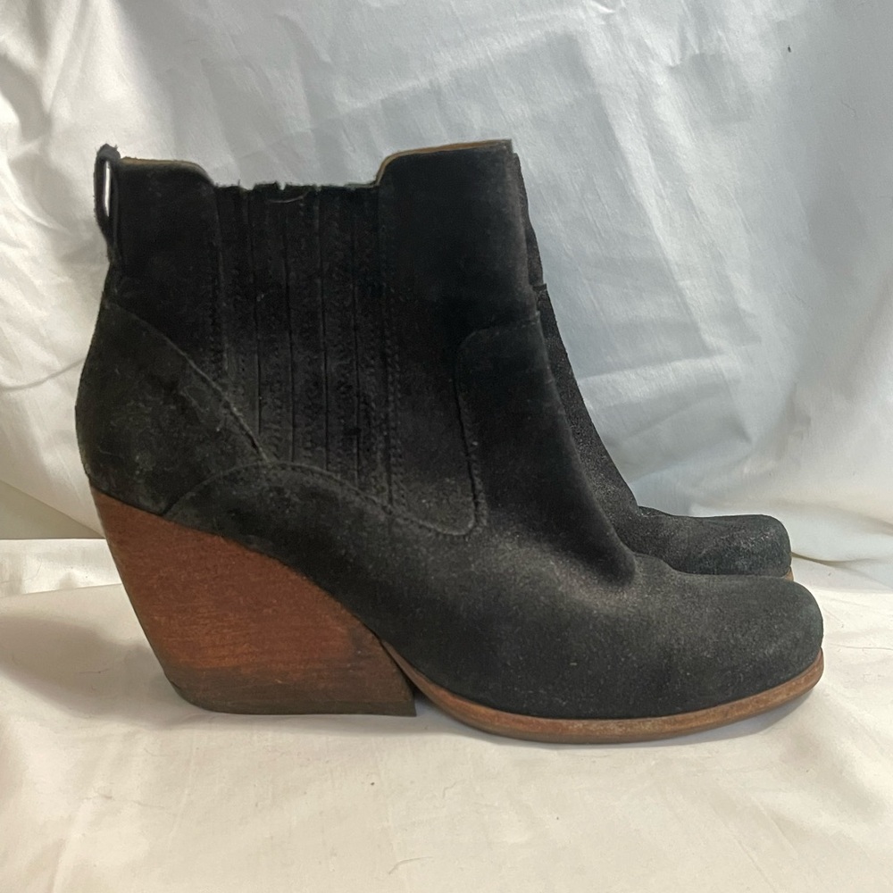 KORK-EASE Black suede booties